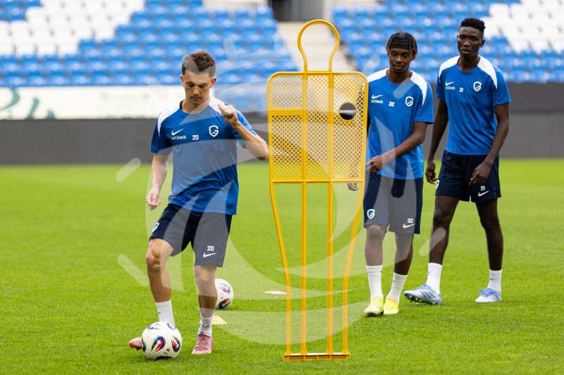 Piłka Nożna: OFICJALNY TRENING KRC GENK PRZED MECZEM 4. RUNDY ELIMINACYJNEJ LIGI EUROPY PRZECIWKO LECHOWI POZNAN - Agencja Fotograficzna